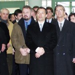 Orbán Viktor miniszterelnököt Jakab Sándor, a HMDK egyik vezetője fogadta a Központban (2002-ben)