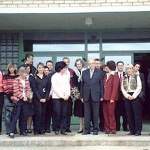 Habsburg Ottó a diákságnak tartott előadása után a Központ dolgozóival (2005-ben)