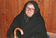 Kocog néni életre keltője