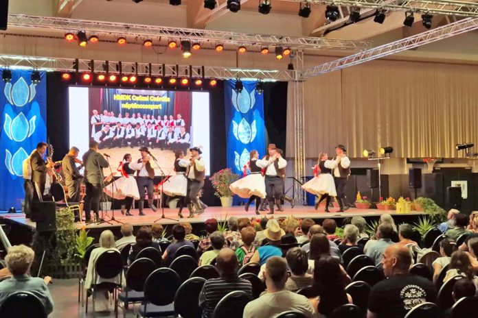 07-csardas_lakitelek1