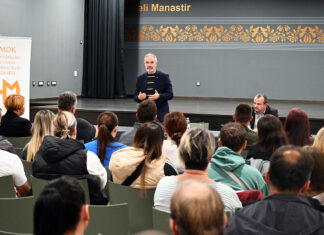 Minden eddiginél nagyobb támogatás a magyar iskolát választó családoknak – Aláírták a szerződéseket