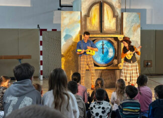 Időtlenség és kacagás a bábok világában – újabb színházi élmény gyerekeknek