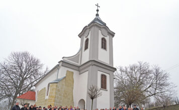 Blagoslovljeni zidovi, ojačana zajednica