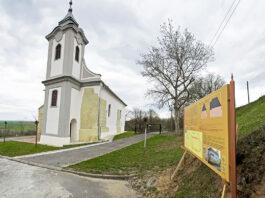 Nova informativna ploča uz crkvu, čuva prošlost Podolja