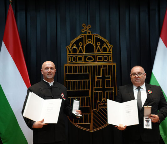 Rangos magyar állami kitüntetésben részesült Fica János és Munk Erik
