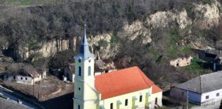 Indulhat a vörösmarti katolikus templom felújítása