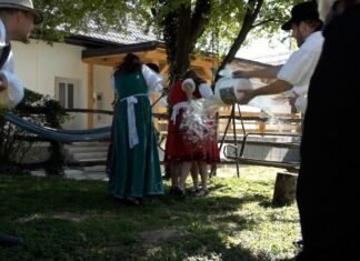 Ma is élő hagyomány Csúzán a húsvéti locsolkodás