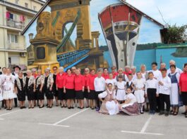 Pjesma i ples na mađarskoj večeri u Vukovaru