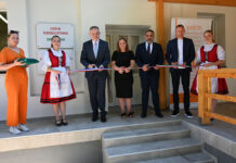 Átadták az újjáépített ifjúsági otthont Csúzán
