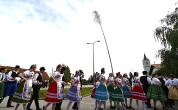Kraj svibnja u znaku rušenja i plesa oko majpana