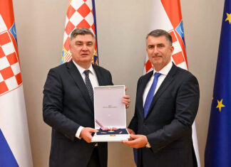 A zágrábi magyar külképviselet első embere horvát állami kitüntetésben részesült