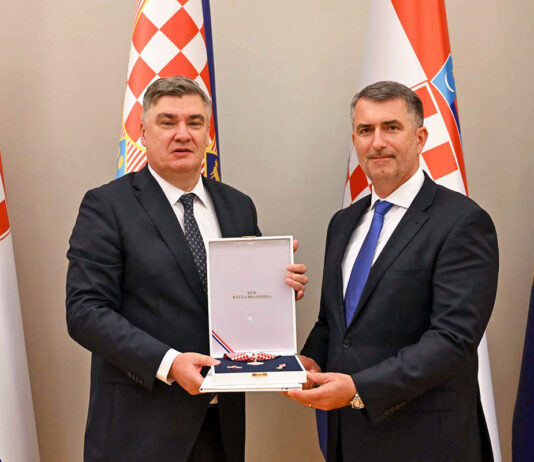 A zágrábi magyar külképviselet első embere horvát állami kitüntetésben részesült