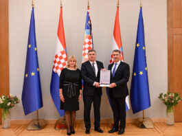 Dr. Csaba Demcsák odlikovan hrvatskim državnim odličjem