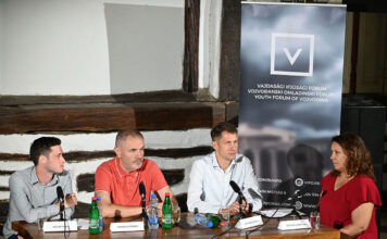 Jankovics Róbert is részt vett a Vajdasági Szabadegyetem közéleti panelbeszélgetésén
