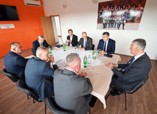 Tarr Zoltán miniszter és Kollai István helyettes államtitkár a HMDK vezetőivel tárgyalt