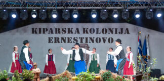 A szentlászlói tánccsoport is föllépett az ernestinovói naiv művészeti találkozón