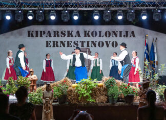 A szentlászlói tánccsoport is föllépett az ernestinovói naiv művészeti találkozón
