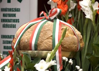 A HMDK központi Szent István-napi megemlékezése Nagybodolyán és Szentlászlón