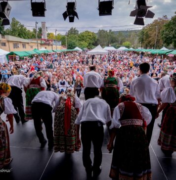 Tánckavalkád a Nagy-Küküllő partján