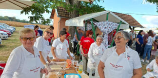 Kürtőskaláccsal és lángossal mutatkoztak be a magyarok