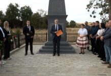 Méltó emléket állítottak Béni Izsák Ferencnek Vörösmarton